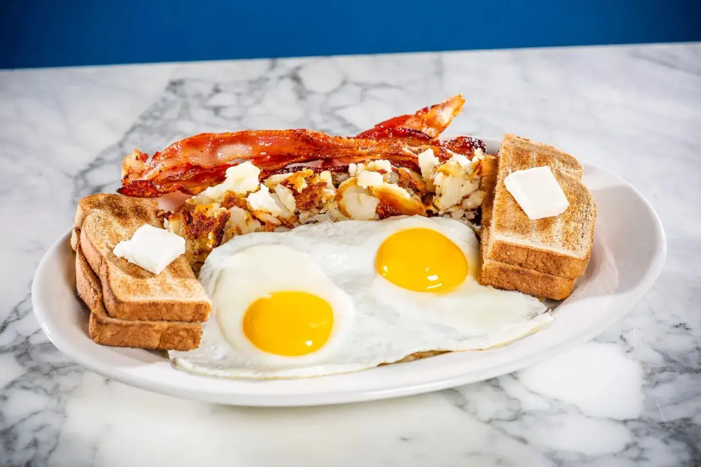 Eggs, bacon, toast and home fries at 83 Diner
